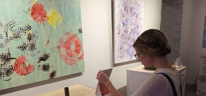 В Днепре продемонстрировали модные свитшоты с промышленным принтом