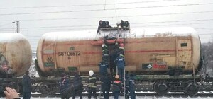 Послизнулася – впала, отямилася – гіпс: знята з даху львівського потяга дівчина розповіла свою версію трагедії