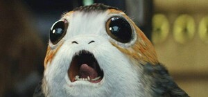 Чуть в реку не упал: на Старом мосту трамвай сошел с рельсов