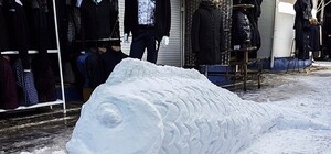 Фотофакт: на рынке Симферополя вылепили чудо-рыбу