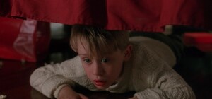 Боятся чего-то: в здании ОГА устанавливают решетки у входа