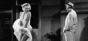 На Виноградаре женщина с обручальным кольцом оголялась перед школьниками