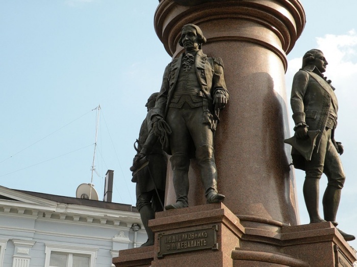 Скульптура де Воллана является частью памятника "Основателям Одессы"