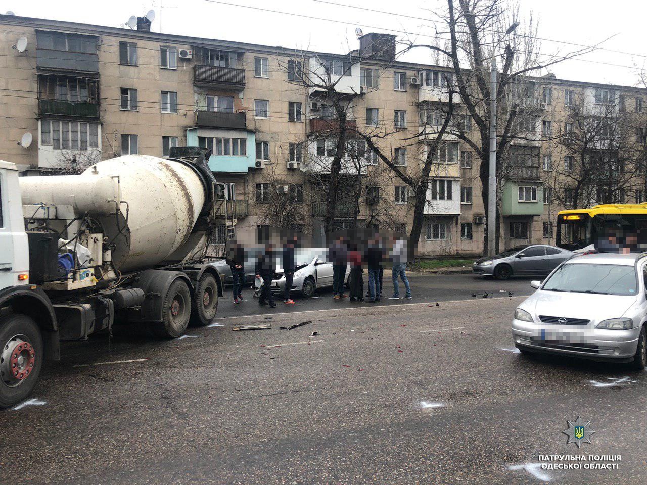 Новость - События - Возле Ивановского моста столкнулись шесть машин: пострадали двое одесситов
