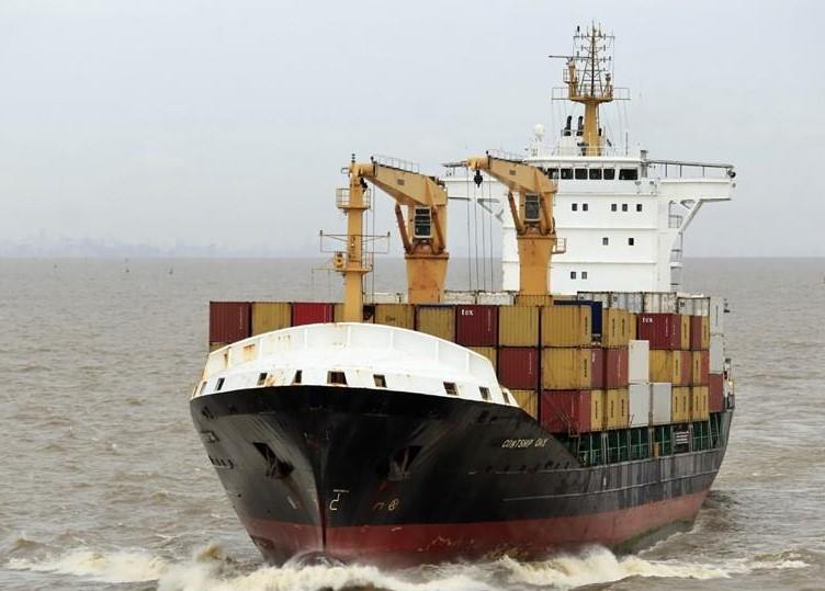 30 марта группа вооруженных нигерийских пиратов проникла на борт контейнеровоза, где среди экипажа были украинцы / facebook.com / sosseafarer