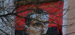 Будь в курсе: на Яворницкого вывесили портрет Бандеры