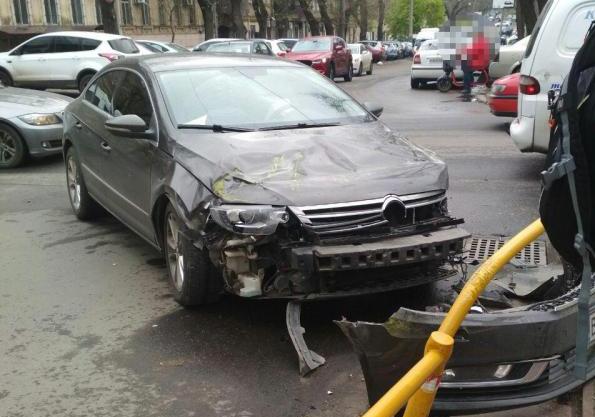 На Базарной произошло ДТП с участием двух машин: пострадала женщина. Фото: полиции