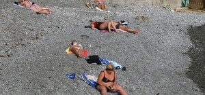 Крымчане рискуют получить рак кожи, загорая осенью