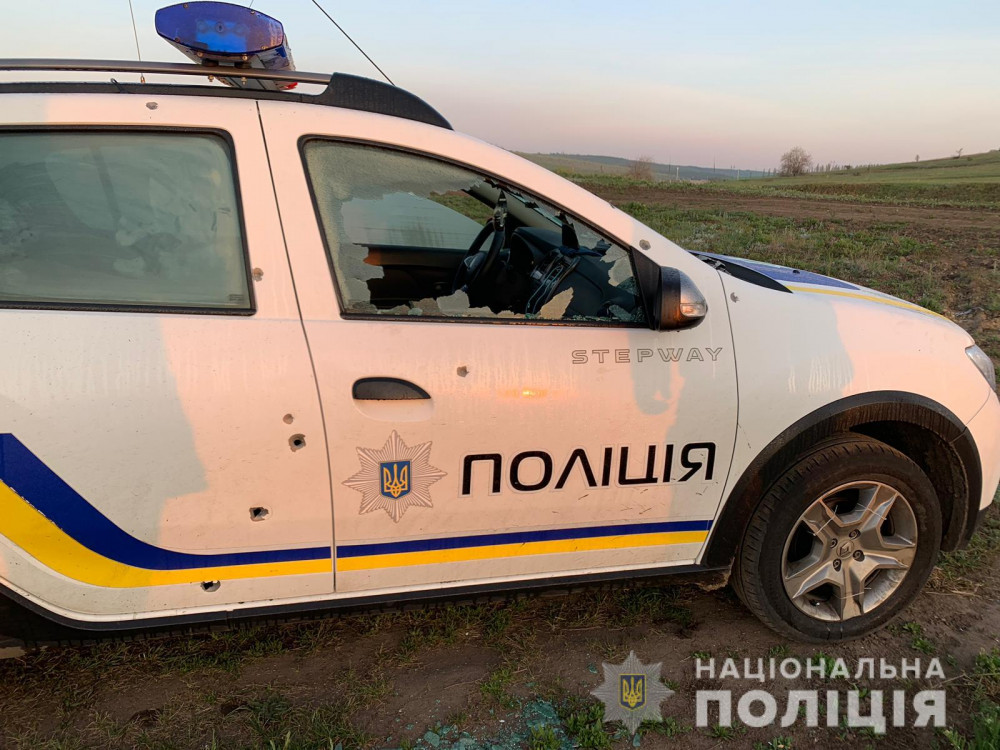 В Великомихайловском районе Одесской области мужчина открыл огонь по сотрудникам полиции
