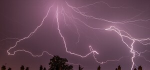 Лайфхак: як не стати жертвою блискавки