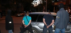 Покрывали наркодилеров: в Харькове СБУ задержала троих полицейских