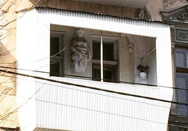 Одесситы создали петицию против балконов на исторических зданиях. Фото Варламова