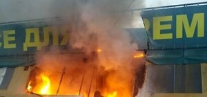 Облил и поджег: появилось видео пожара в палатке на площади Свободы