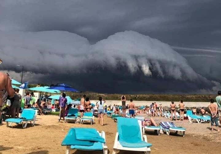 Тучи на море в Одессе. Фото Фото: Дмитрий Кондратьев/ Facebook Поселок Котовского Поскот 
