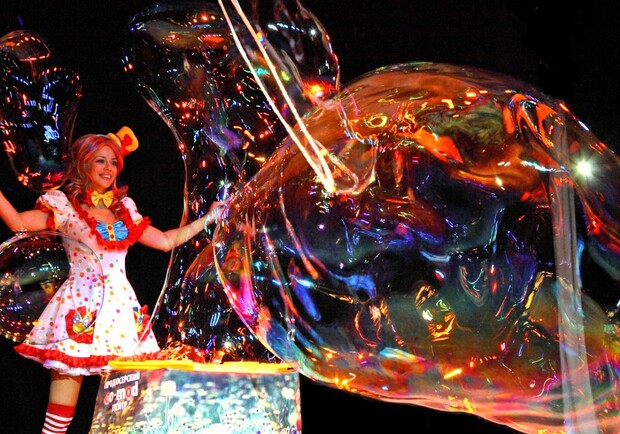 Афиша - Театры - Новогоднее Crazy Bubble Show