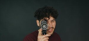 Переслідує жінок з дітьми: львів’янки нажахані підозрілим фотографом