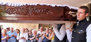 Под аплодисменты: в Одессе простились с Евгенией Дембской