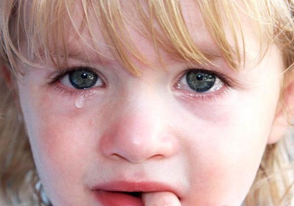Малышка плачет Фото: thejizn