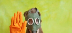 Лечо хранили беспечно: в супермаркетах Запорожья продают опасные продукты