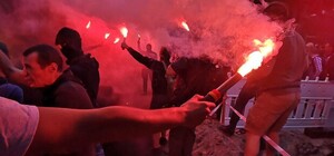 Националисты забросали здание телеканала NewsOne фаерами