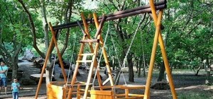 Необычные качели и песочница: в Одессе открыли первую детскую площадку для инвалидов