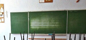 Дети и учителя против: в райцентре под Харьковом закрыли две школы