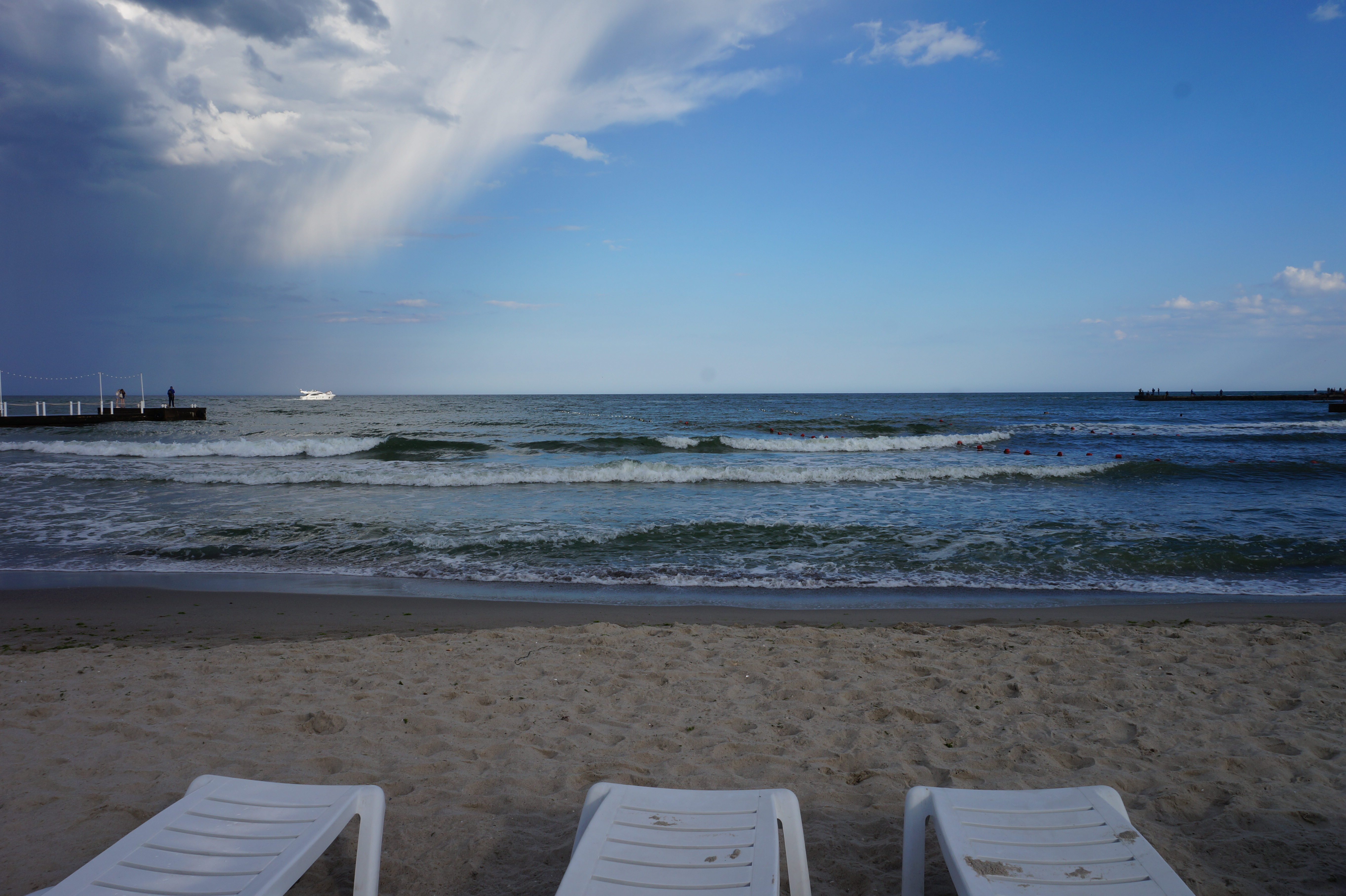 Пляжи на побережье Черного моря временно закроют. Фото Александры Дедюлиной