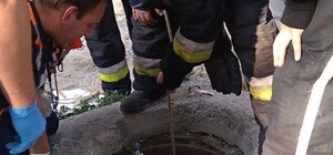 В Одессе мужчина упал в люк теплотрассы: его доставали пять спасателей