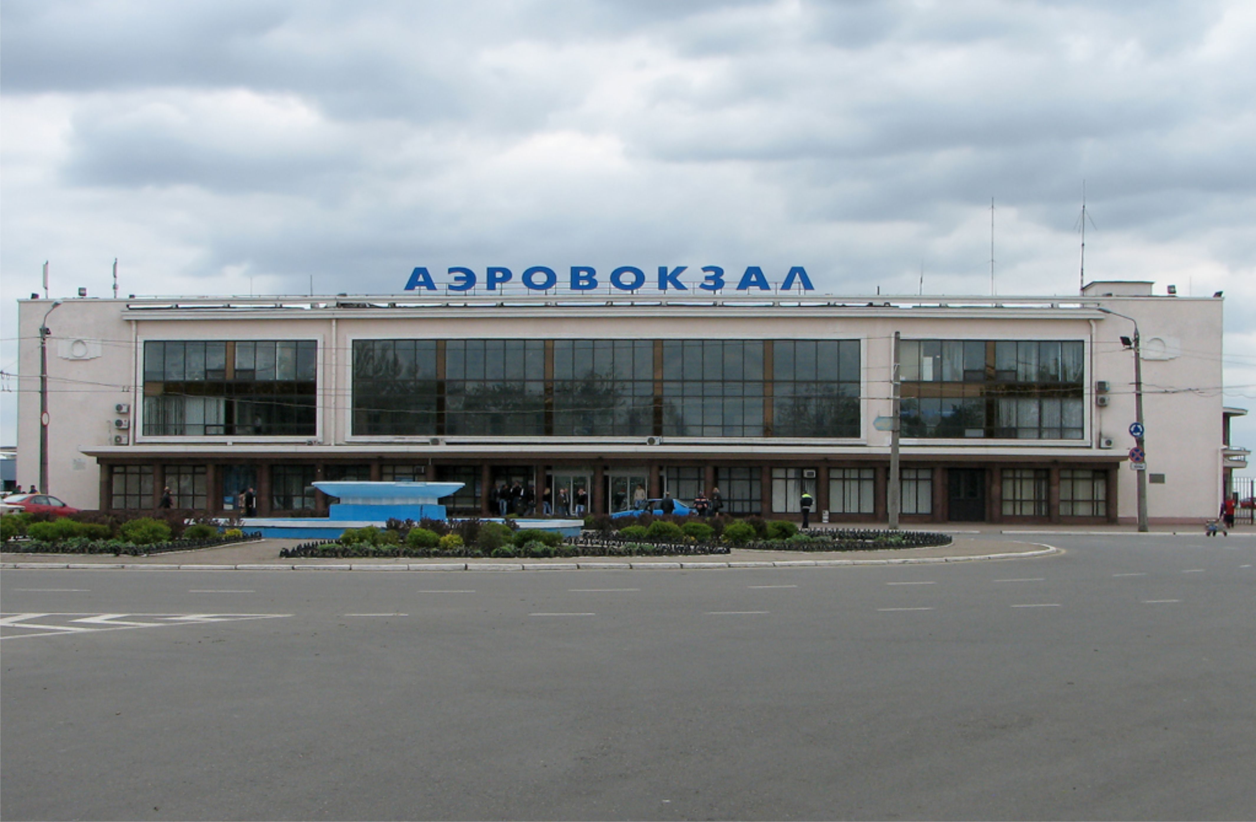 В одесском аэропорту пассажиры не попали на рейс из-за очереди