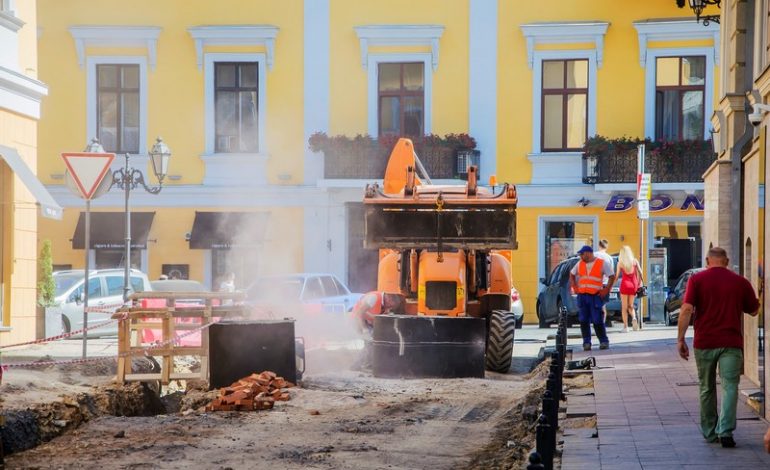 В Воронцовском переулке продолжается ремонт Фото: Топор 