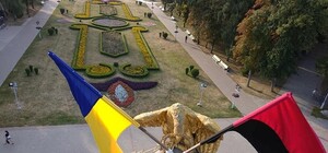 Фотофакт: в Полтаве обновили флаги на монументе Славы