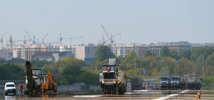 Работа кипит: как проходит ремонт полосы в аэропорту 