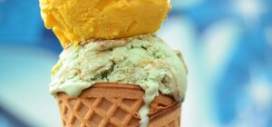 Сладенького захотелись: двое подростков украли из магазина ящик мороженого