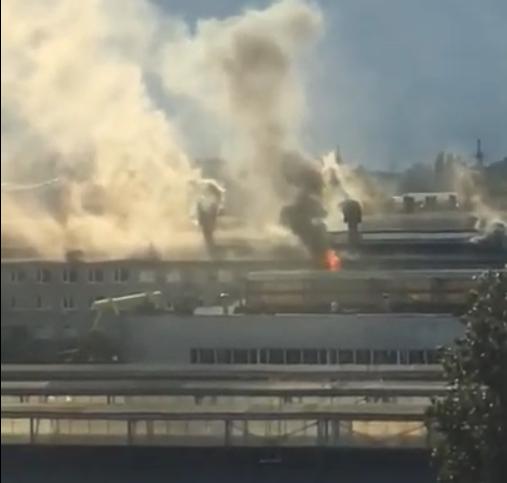 В Одессе вспыхнул пожар на заводе Кадр из видео