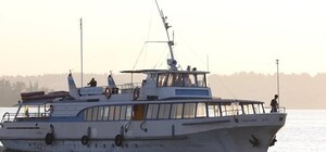 Будь в курсе: изменился график катеров, которые ходят с одного берега на другой