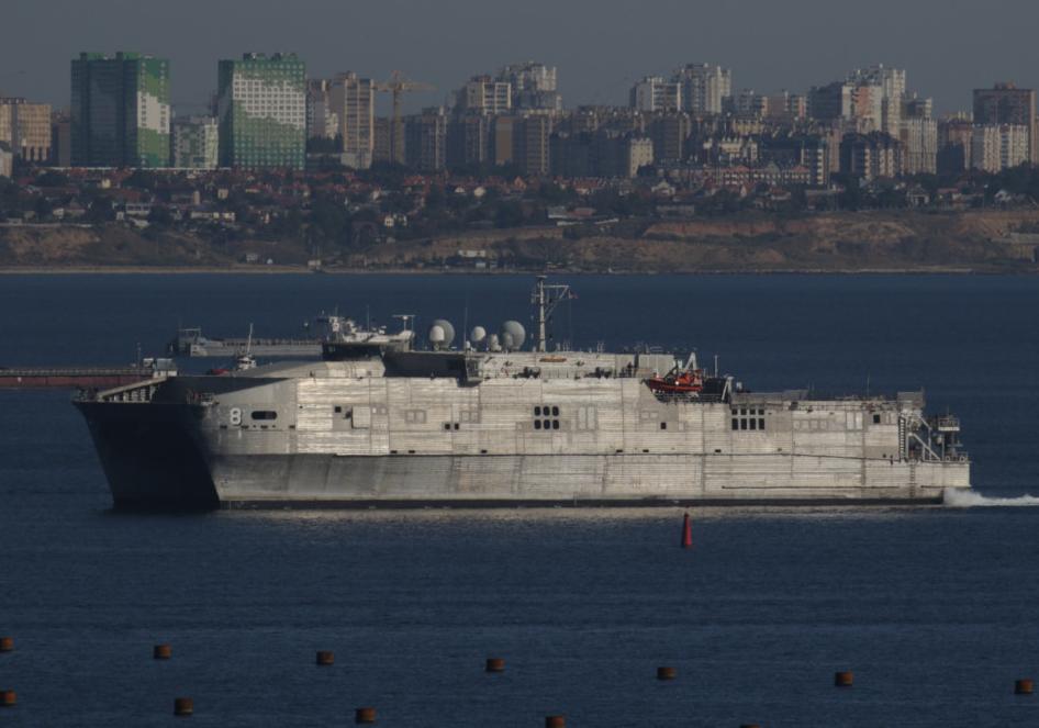 В Одесский порт снова зашел американский военный катамаран Фото: Думская 