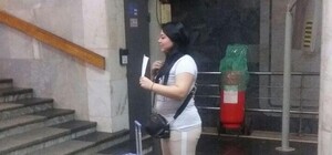 Заплаканные девушки с чемоданами: в харьковском метро — новый вид попрошайничества