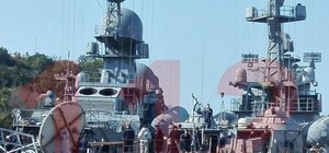 Проводят разведку: в Севастополе горит военный корабль 