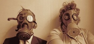 Без противогаза не обойтись: одну из улиц города затопило нечистотами (видео)