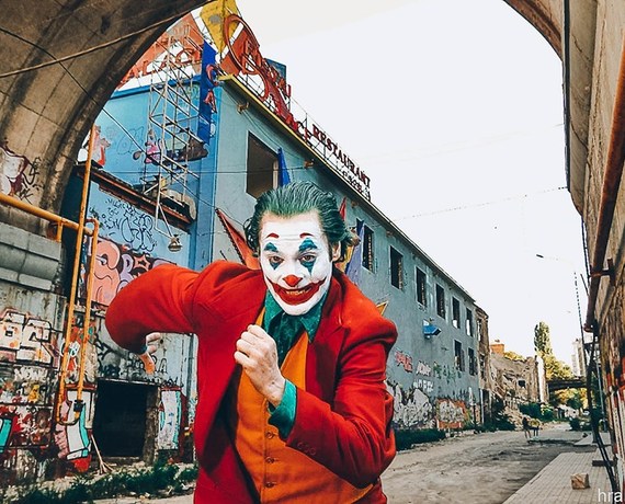 По Деволановскому спуску в Одессе прошелся "Джокер". Фото: Сергей Долгов