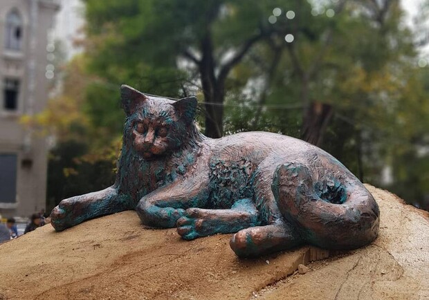 новая скульптура кота в Одессе / фото: Instagram @antileto_