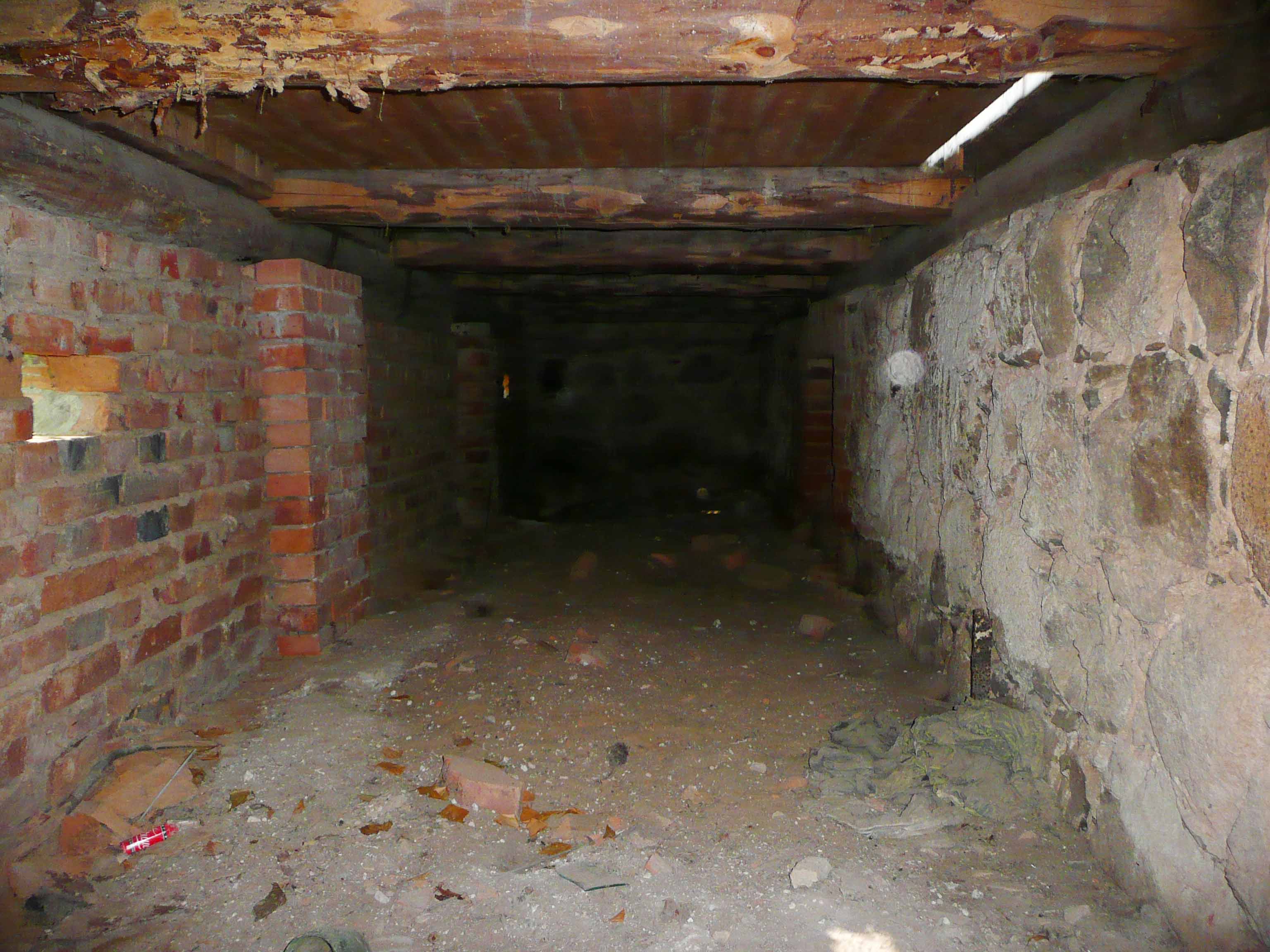 В подвале дома на Таирова нашли труп 