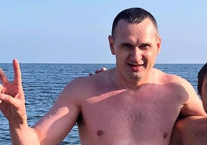 Олег Сенцов посетил Одессу и искупался в море. Фото со страницы Олега Сенцова 