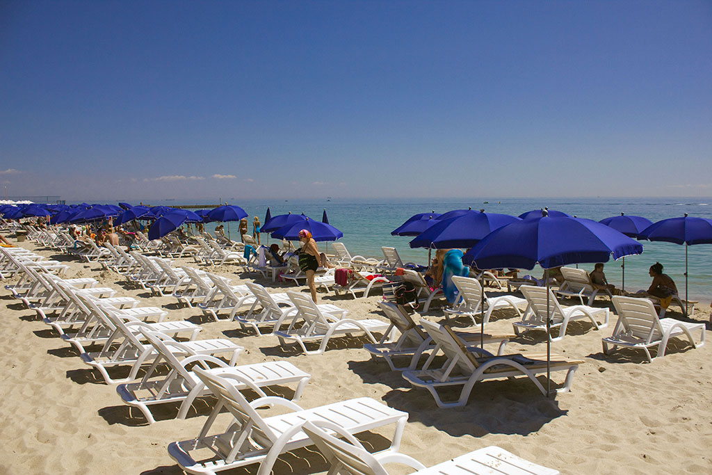  ВР приняла новый законопроект про свободный доступ к морю Фото: пляж Ривьера 