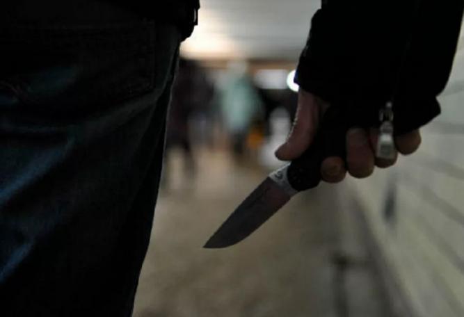 В Одессе парень всадил нож в спину незнакомой девушки
