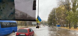 Ливневки не спасают: проспект Героев не справляется с сильными дождями