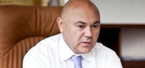 Председателю Рескомзема Крыма жена подарила  роскошный Бентли