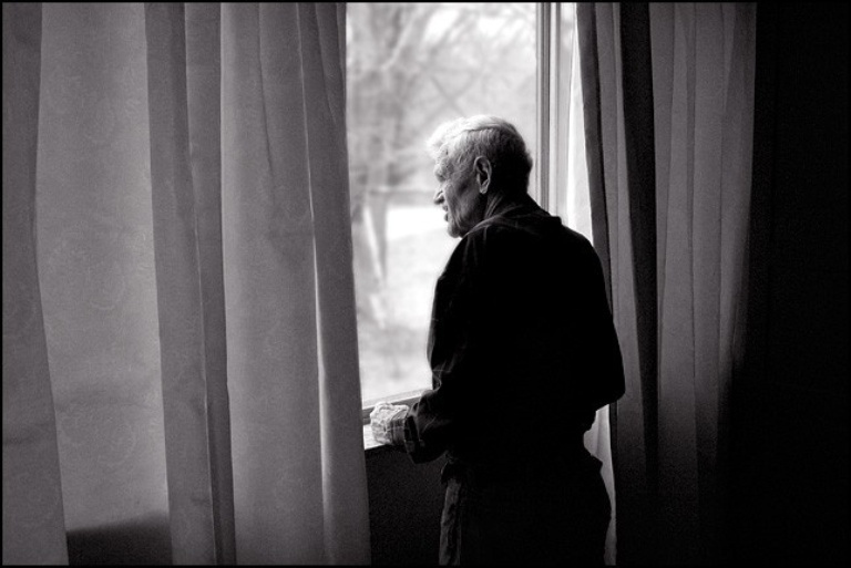 На поселке Котовского пенсионер выпрыгнул из окна Фото: новости