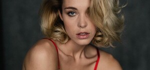 Відеоскандал: дівчина у спідній білизні станцювала на столі палацу Потоцьких у Львові