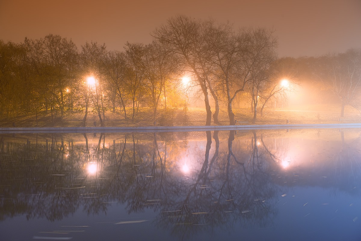 Романтичный парк Победы осенью. Фото Даны Павловой